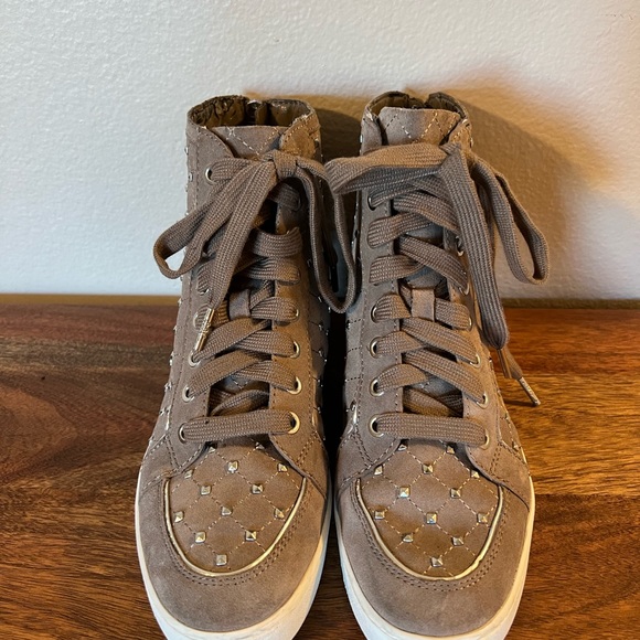 Michael Kors Suede Studded High Top 7 1/2 - Picture 3 of 8